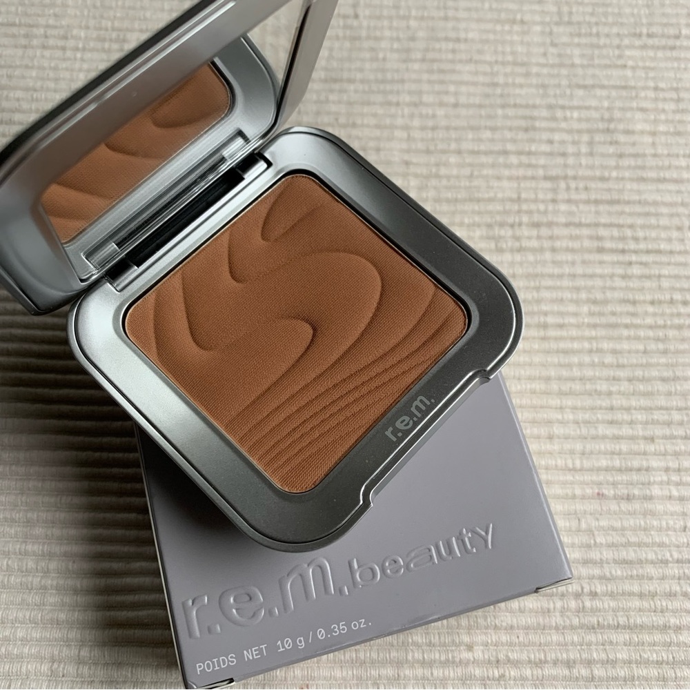 R.E.M BEAUTY HYPERNOVA SATIN MATTE BRONZER